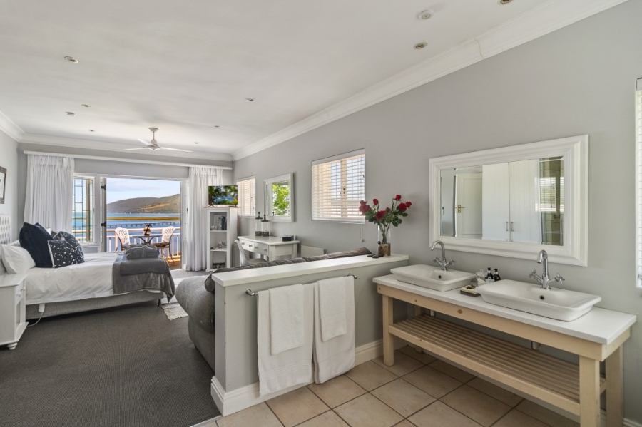 7 Bedroom Property for Sale in Paradise Western Cape